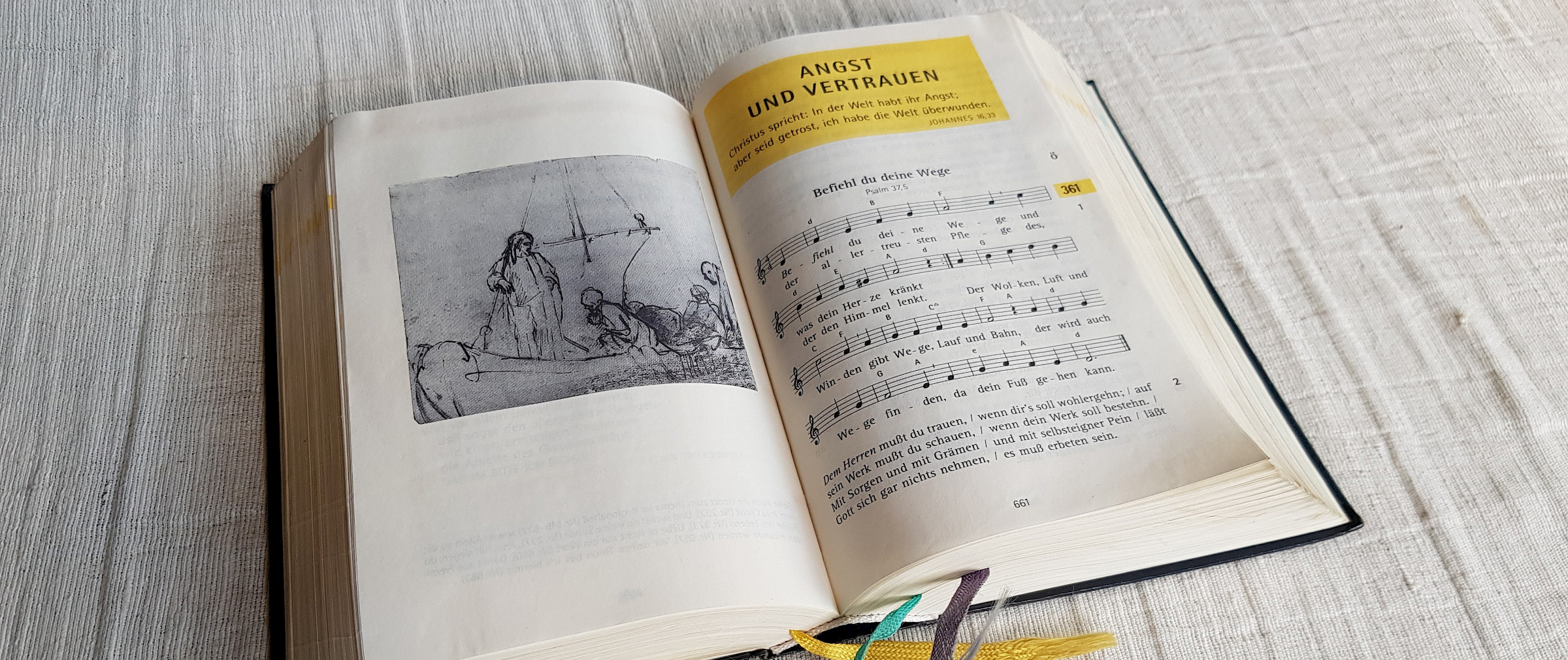 aufgeschlagenes Gesangbuch mit dem Lied Nr. 361: Befiehl du deine Wege